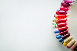 عکس متنوع لاک های رنگی ناخن